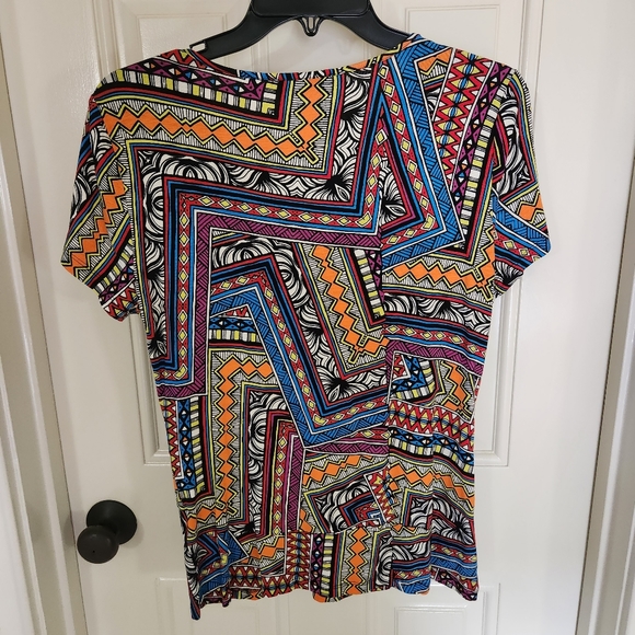 Colorful and cute Cable & Gauge top.  Excellent condition. Size Large - Picture 4 of 5